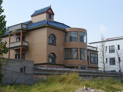 河南夏邑一工厂荒废 老板建别墅养尊_财经_网